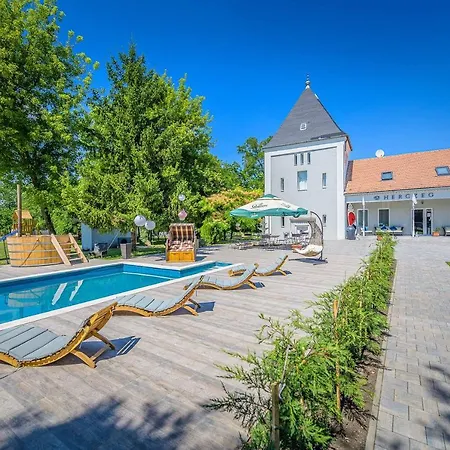 Hotel Herczeg Udvarhaz 4*