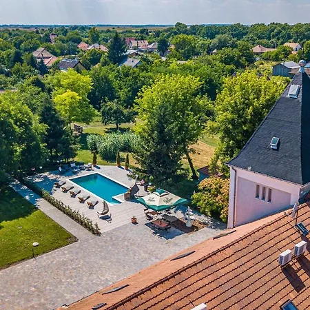 Herczeg Udvarhaz Hotel *