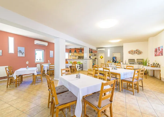 Herczeg Udvarhaz Otel Poroszló